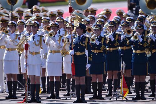 9月3日,中國人民抗日戰爭暨世界反法西斯戰爭勝利70周年紀念大會在北京隆重舉行。這是大會開始前,解放軍聯合軍樂團在演奏。新華社記者 李尕 攝
