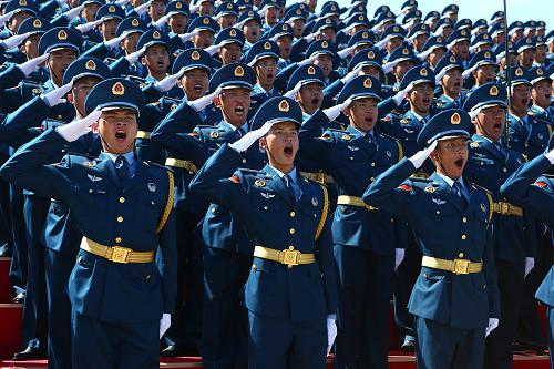 9月3日,中國人民抗日戰爭暨世界反法西斯戰爭勝利70周年紀念大會在北京隆重舉行。這是解放軍合唱團在演唱。新華社記者 鄭煥松 攝