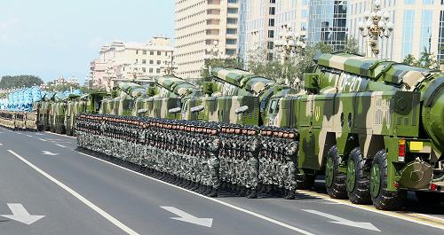 9月3日,中國人民抗日戰爭暨世界反法西斯戰爭勝利70周年紀念大會在北京隆重舉行。這是受閱部隊接受檢閱。新華社記者 陳建力 攝